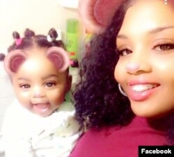 Malaysia Goodson dan putrinya yang berusia 1 tahun (courtesy: Facebook).
