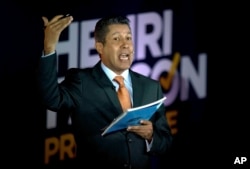 Venezuelan independent presidential candidate Henri Falcon makes public his proposed government program at a news conference in Caracas, April 23, 2018.
