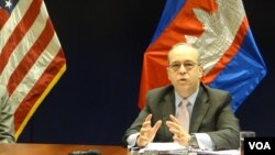 លោក Daniel Russel ឧបការី​រដ្ឋមន្រ្តី​ការបរទេស​សហរដ្ឋ​អាមេរិក​ទទួល​បន្ទុក​កិច្ចការ​អាស៊ី​បូព៌ា​និង​ប៉ាស៊ីហ្វិក។ 