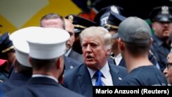 L'ancien président américain Donald Trump à la police de New York