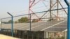 Les panneaux solaires installés à Badougou-Djoliba, Mali, le 10 décembre 2017. (VOA/Kassim Traoré)