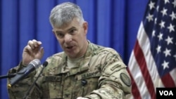 Kolonel Steve Warren, juru bicara pasukan koalisi berbicara di Baghdad (foto: dok).