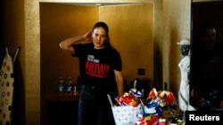 چن آلموگ گلدشتاین که با سه فرزندش از اسارت حماس در غزه آزاد شد. در حمله روز ۱۵ مهر حماس و جهاد اسلامی به اسرائیل، همسر و دختر بزرگش کشته شدند.