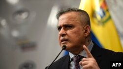 El fiscal general del gobierno en disputa de Venezuela, Tarek William Saab, habla en conferencia de prensa, en Caracas.