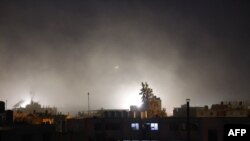 در پی حملات اسرائیل به رفح در جنوب نوار غزه دود به هوا بلند می شود. ۱۰ بهمن ۱۴۰۲