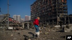 우크라이나 수도 크이우에서 러시아의 공습으로 파괴된 건물.