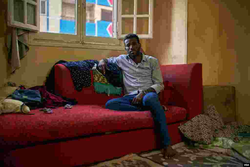 Omer Sheesh, from Port Sudan in Red Sea state, is an IT master student who came to Cairo for a scholarship. He says &quot;lack of opportunities, in addition to the ongoing crises in Sudan, is what forces many to leave.&quot; (H. Elrasam/VOA)