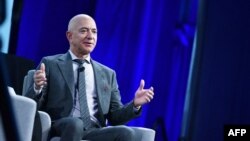 Pendiri Blue Origin Jeff Bezos berbicara saat Kongres Astronautika Internasional ke-70 di Walter E. Washington Convention Center. (Foto: AFP)
