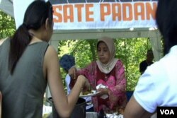 Sate padang menjadi salah satu menu populer dalam acara ini.
