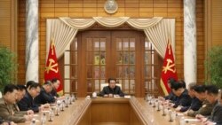 김정은(가운데) 북한 국무위원장이 지난 1일 평양에서 노동당 중앙위 제8기 제5차 정치국 회의에 참석하고 있다.