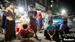 Sejumlah melakukan protes menentang kudeta militer di Yangon, Myanmar 4 Februari 2021. (Foto: Reuters)