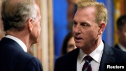 패트릭 섀너핸 미 국방장관 대행이 8일 상원 세출위원회 국방소위 2020년도 예산안 청문회에 참석하기 위해 의회에 도착했다. 