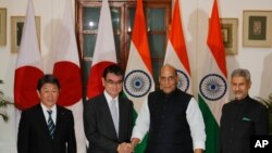 지난해 11월 인도 뉴델리에서 열린 일본과 인도 외교+국방부 장관 회의(2+2 회의)에서 인도의 라지나트 싱 국방부 장관(오른쪽에서 두번째), 서브라마냠 자이샨카르 외교부 장관과 일본의 고노 다로 방위상(왼쪽에서 두번째), 모테기 도시미쓰 외무상이 회담을 가졌다. 