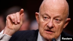 Mantan Direktur Intelijen Nasional AS era Obama, James Clapper, termasuk di antara 18 mantan pejabat yang mempertanyakan laporan pemerintahan Trump (foto: dok). 