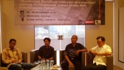 Sejumlah organisasi masyarakat sipil, Selasa (26/11)mendesak pemerintah agar segera meratifikasi konvensi internasional untuk perlindungan semua orang dari penghilangan paksa. (VOA/Fathiyah)
