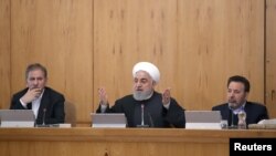 លោក​ប្រធានាធិបតី​អ៊ីរ៉ង់ Hassan Rouhani ថ្លែង​នៅ​ក្នុង​កិច្ចប្រជុំ​គណៈរដ្ឋមន្ត្រី​នៅ​ក្នុង​ក្រុង​តេហេរ៉ង់ ប្រទេស​អ៊ីរ៉ង់ កាលពី​ថ្ងៃទី១៥ ខែមករា ឆ្នាំ២០២០។