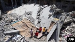 Wadansu yara suna wasa a inda mayakan Isra'ila su ka kai hari