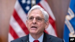 Jaksa Agung Merrick Garland dalam pertemuan dengan semua Pengacara AS untuk membahas strategi pengurangan kejahatan kekerasan menjelang potensi lonjakan kejahatan kekerasan selama musim panas di Departemen Kehakiman AS di Washington, Rabu, 14 Juni 2023. (AP/Jose Luis Magana)