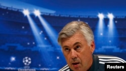 Carlo Ancelotti, alors entraîneur du Real Madrid, lors d'une conférence de presse en Espagne le 3 novembre 2014.
