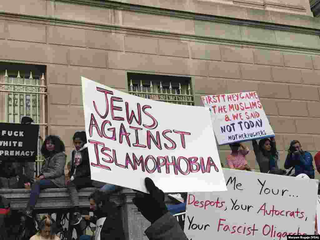 Zanga-zangar nuna rashin amincewa da matakin dakatar da shigowar 'yan gudun hijira da kuma musulmai.