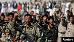 Houthi militants take part in a parade held to mark 1000 days of the Saudi-led military intervention in the Yemeni conflict, in Sana'a, Yemen, Dec. 19, 2017.