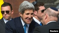 Isroilda Xolokost fojeasini xotirlash marosimida qatnashgan diplomat so’ng Falastin bosh vaziri Salom Fayyod va Isroil prezidenti Shimon Peres bilan gaplashgan.