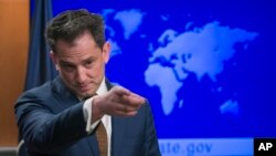 Uyu ni Robert Palladino, umuvugizi w'ubushikiranganji bujejwe imigenderanire bw'Amerika. 