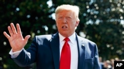 លោក​ប្រធានាធិបតី ដូណាល់ ត្រាំ ថ្លែង​ទៅ​កាន់​អ្នក​សារព័ត៌មាន នៅ​សេតវិមាន កាលពី​ថ្ងៃទី៩ ខែសីហា ឆ្នាំ២០១៩។