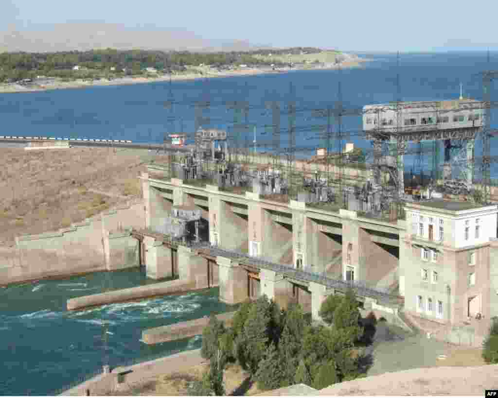 Qayroqqum GESi to'g'oni