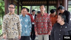 Dari kiri ke kanan, Menlu Indonesia Marty Natalegawa, Menlu Thailand Kasit Piromya, Menlu Singapura George Yeo dan Erlinda Basilio sebelum pembukaan pertemuan ASEAN di Lombok, NTB.