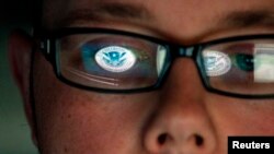 Rasmiylar hisob-kitobiga ko’ra, bunday qaroqchilik natijasida Amerika kompaniyalari o’tgan yili 300 milliard dollar ziyon ko’rgan.