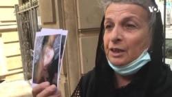 Qızının öldürüldüyünü iddia edən qadın Baş Prokurorluğun önündə etiraz edib