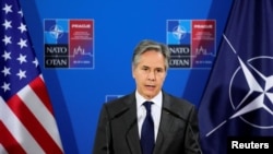 แอนโทนี บลิงเคน รัฐมนตรีว่าการกระทรวงการต่างประเทศสหรัฐฯ ขณะแถลงข่าวหลังร่วมประชุมกับชาติสมาชิกองค์การสนธิสัญญาแอตแลนติกเหนือ หรือ NATO ที่สาธารณรัฐเช็ก วันที่ 31 พฤษภาคม 2024 (ที่มา: Pool via Reuters)