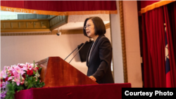 台湾总统蔡英文24日出席陆海空军将官晋任布达暨授阶典礼(台湾总统府提供)