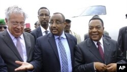U.N.'s special representative to Somalia Augustine Mahiga, center-right, is greeted by Somali PM Abdiweli Mohamed Ali, center-left, as he arrives at the airport in Mogadishu, Somalia, January 24, 2012.