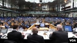 រូបឯកសារ៖ ប្រតិភូ​មកពី​ប្រទេស​ជិត ២០០ ជួបជុំគ្នា​នៅ​ក្នុង​ទីក្រុង Bonn នៃ​ប្រទេស​អាល្លឺម៉ង់ ដើម្បី​សរសេរ​អត្ថបទ​សម្រាប់​សន្ធិសញ្ញា​ស្តីពី​ការប្រែប្រួល​អាកាសធាតុ​ថ្មី។ (រូបថត៖ UNFCCC)