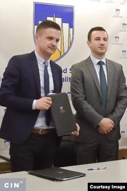 Načelnik Novog Grada Semir Efendić je imenovao Nezira Hadžića za savjetnika čim je on izgubio posao u javnom preduzeću. (Foto: Općina Novi Grad)