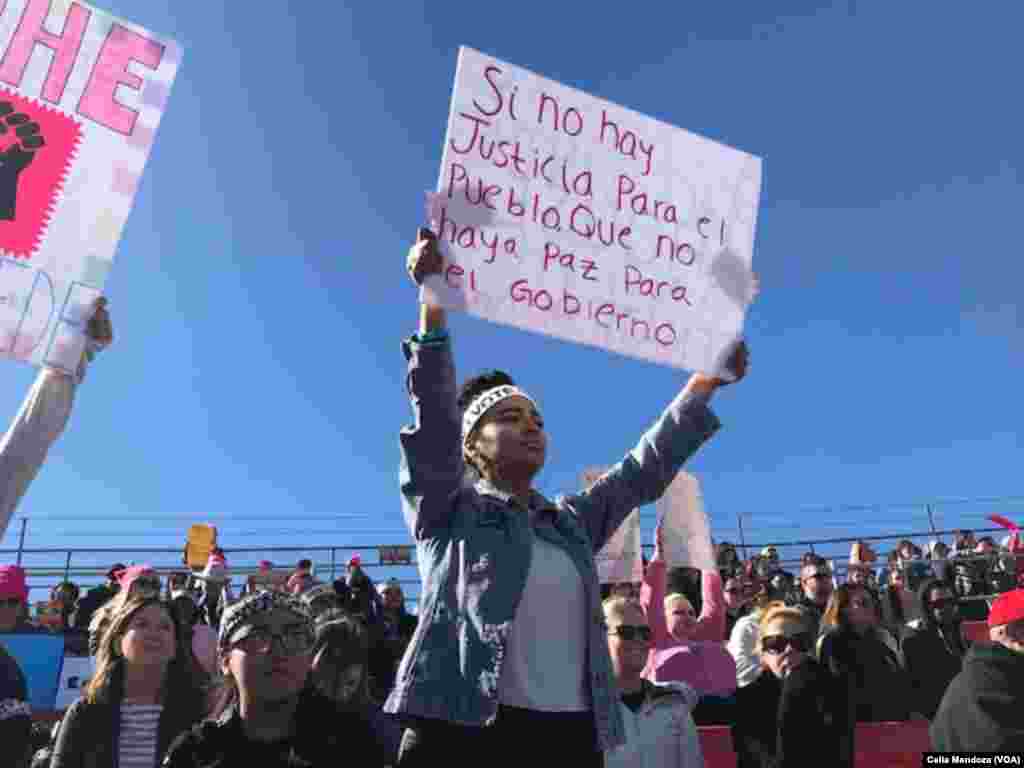 Protester holds poster in Spanish that reads: " No justice, no peace" 