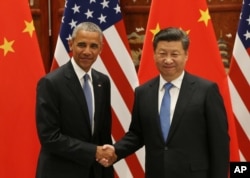 U.S. President Barack Obama, left, and Chinese President Xi Jinping shake hands at the West Lake State Guest House in Hangzhou, China, Sept. 3, 2016, on the sidelines of the G-20 summit.