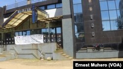 Une banque fermée à Bukavu, Sud-Kivu, 1er novembre 2017. (VOA/Ernest Muhero)