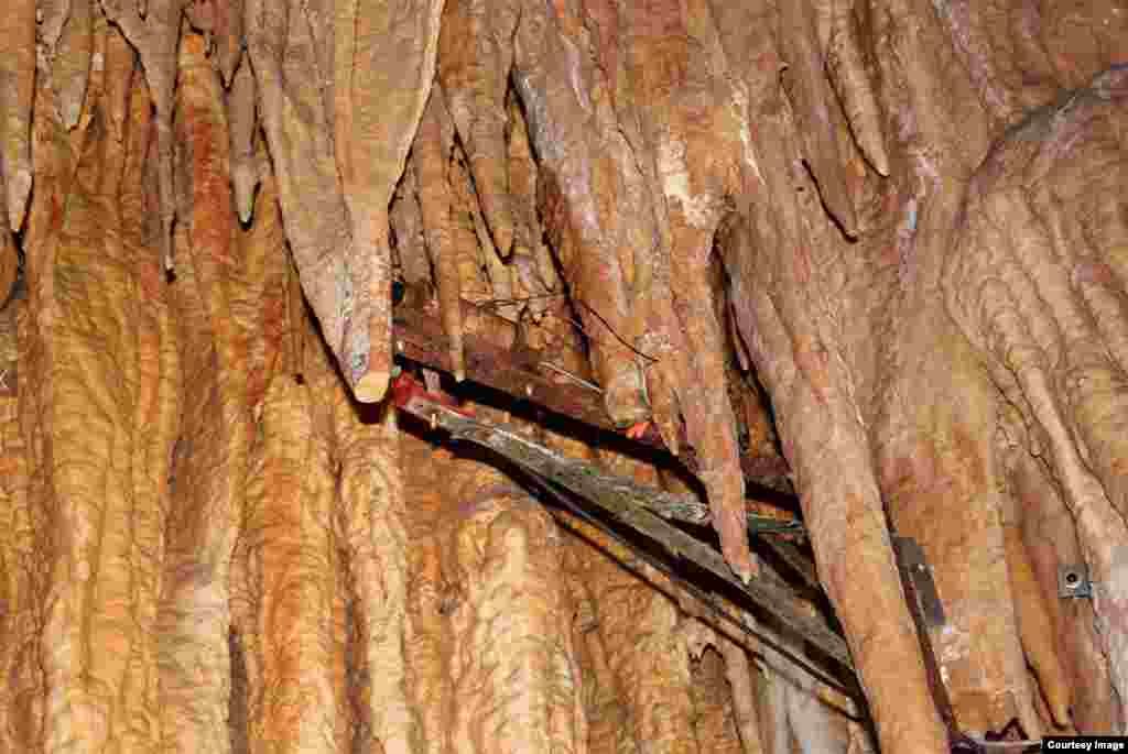 The stalacpipe organ in Luray Caverns in Virginia pounds stalactites with electronically-controlled rubber mallets to produce its music. (Trevor Cox)