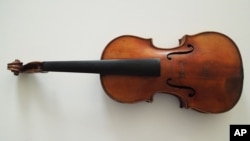 The Ames Stradivarius which belonged to renowned violinist Roman Totenberg.