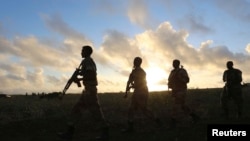 Sojojin sSomaliya a kusa da Barawe, Somalia, Oct. 4, 2014.