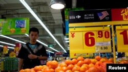 지난 4월 중국 상하이의 상점 가판대에 미국산 오렌지가 진열돼 있다. 