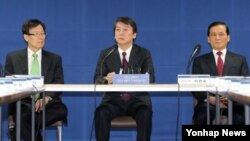 9일 국방안보포럼 간담회에서 모두발언을 하는 무소속 안철수 대선후보(가운데). (자료사진)