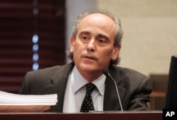 Bruce Goldberger, a toxicologist from the University of Florida, testifies in the trial of Casey Anthony at the Orange County Courthouse in Orlando, July 1, 2011.
