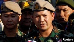 រូបឯកសារ៖ លោកនាយឧត្តមសេនីយ៍ឯក ហ៊ុន ម៉ាណែត ថ្លែងទៅកាន់អ្នកសារព័ត៌មាន នៅក្នុងអំឡុងកម្មវិធីប្រកួតកីឡាយោធាប្រចាំឆ្នាំ នៅរាជធានីភ្នំពេញ កាលពីថ្ងៃទី១១ ខែមករា ឆ្នាំ២០១៨។