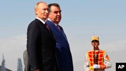 Chegarada, Afg’oniston shimoliy hudularida o’tgan oylarda janglar sadosi Amudaryoning o’ng qirg’og'i Tojikistonda baralla eshitilgach, Dushanbe Rossiya harbiy kuchlariga ko’z tika boshladi.