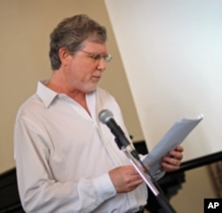 Howard Spiegler addresses colleagues at the recent conference of the Association for Research into Crimes against Art.