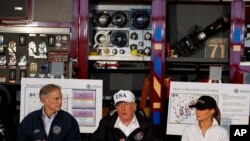 លោក​ប្រធានាធិបតី ដូណាល់ ត្រាំ ថ្លែង​នៅ​ក្នុង​សន្និសីទ​កាសែត​មួយ​ស្តី​ពី​កិច្ចប្រឹងប្រែង​ជួយ​សង្គ្រោះ​ជន​រងគ្រោះ​នៃ​ព្យុះ Harvey កាលពី​ថ្ងៃទី២៩ ខែសីហា ឆ្នាំ២០១៧។